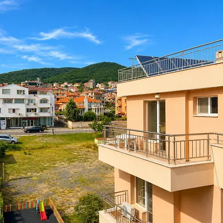 Informat 1 - Pool And Seaview - Location *
